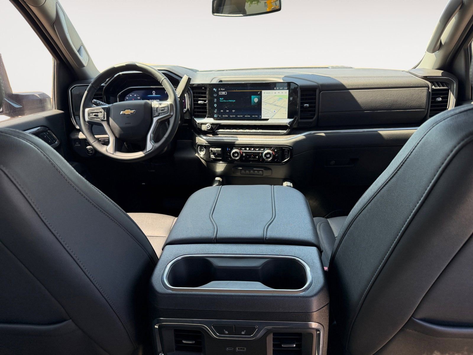 Used 2024 Chevrolet Silverado 2500 LTZ w/ LTZ Convenience Package AWD/4WD image 10