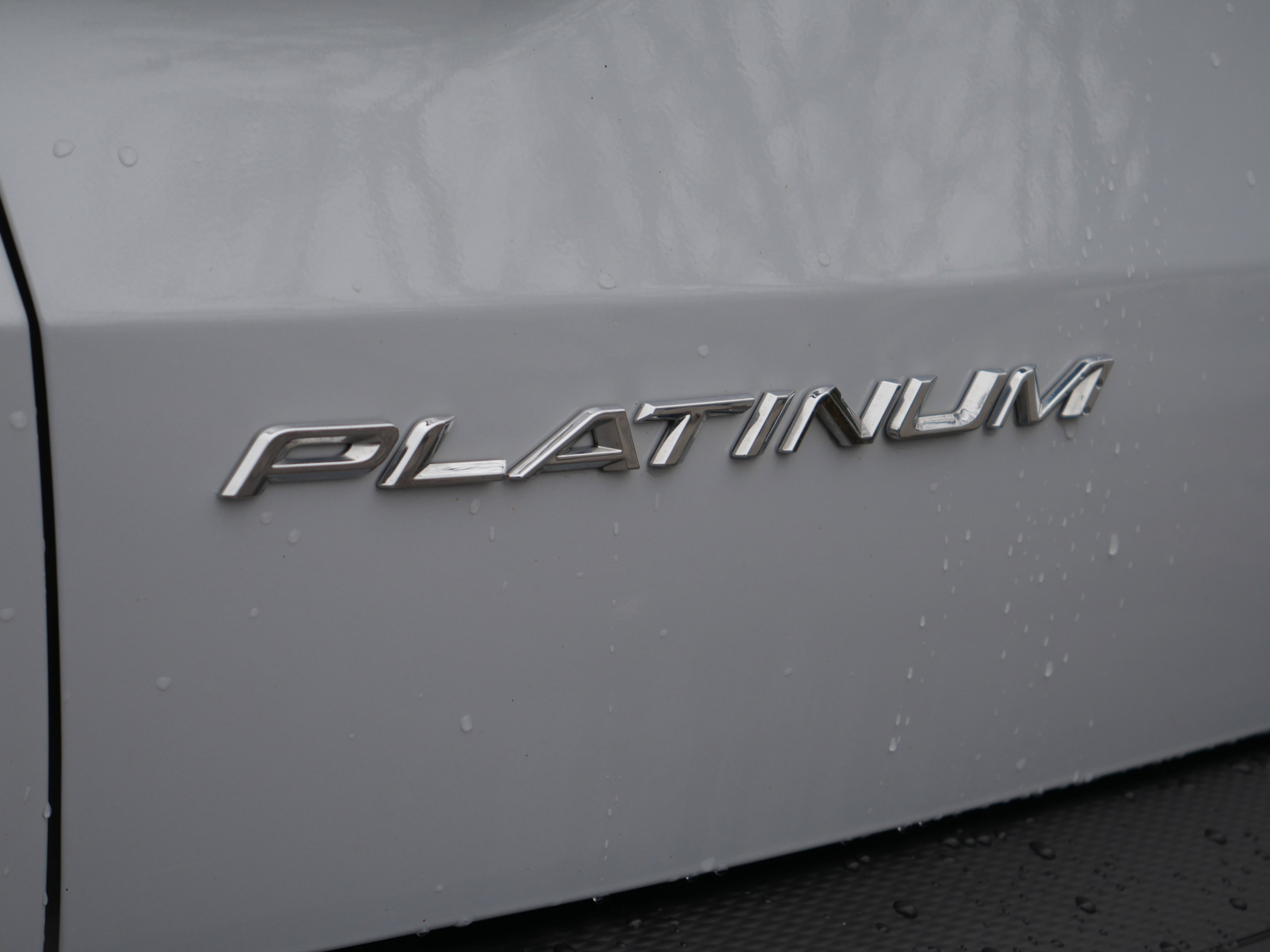 Certified 2025 Ford Escape Platinum AWD/4WD image 17