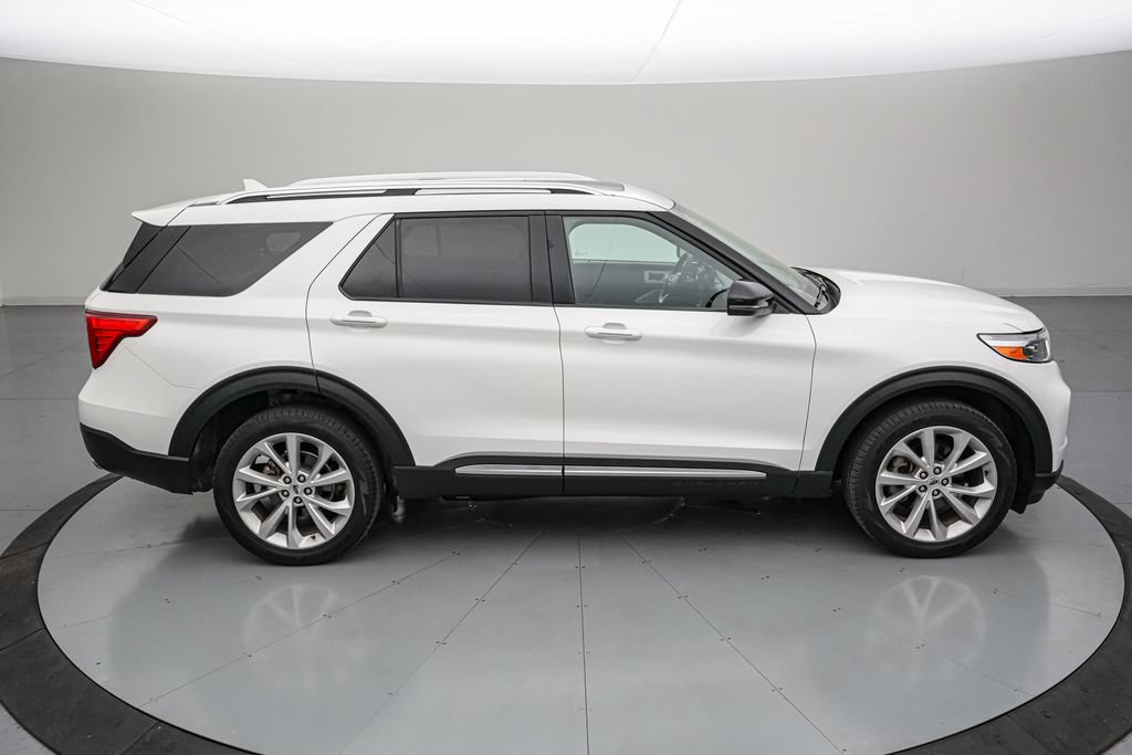 Certified 2024 Ford Explorer Platinum w/ Technology Package AWD/4WD image 3
