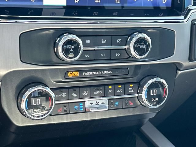 Certified 2022 Ford F350 Platinum w/ FX4 Off-Road Package AWD/4WD image 40