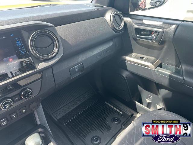 Used 2018 Toyota Tacoma TRD Off-Road AWD/4WD image 32