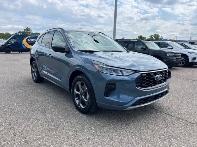 Certified 2023 Ford Escape ST-Line w/ Tech Pack #1 AWD/4WD image 3