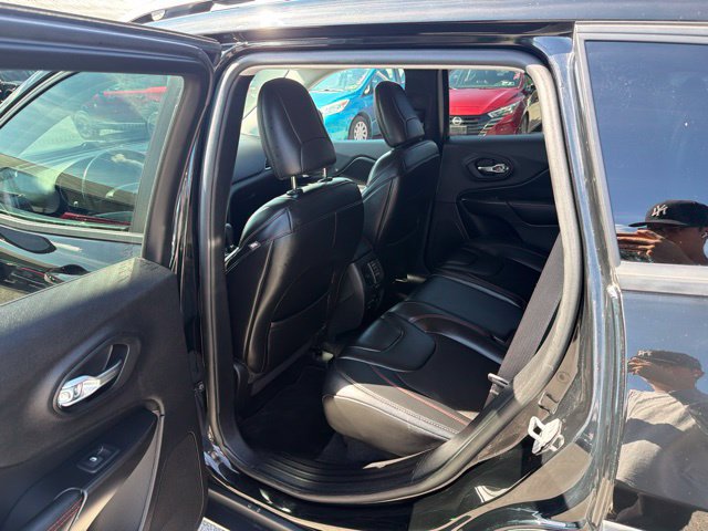 Used 2019 Jeep Cherokee Trailhawk w/ Cold Weather Group AWD/4WD image 46