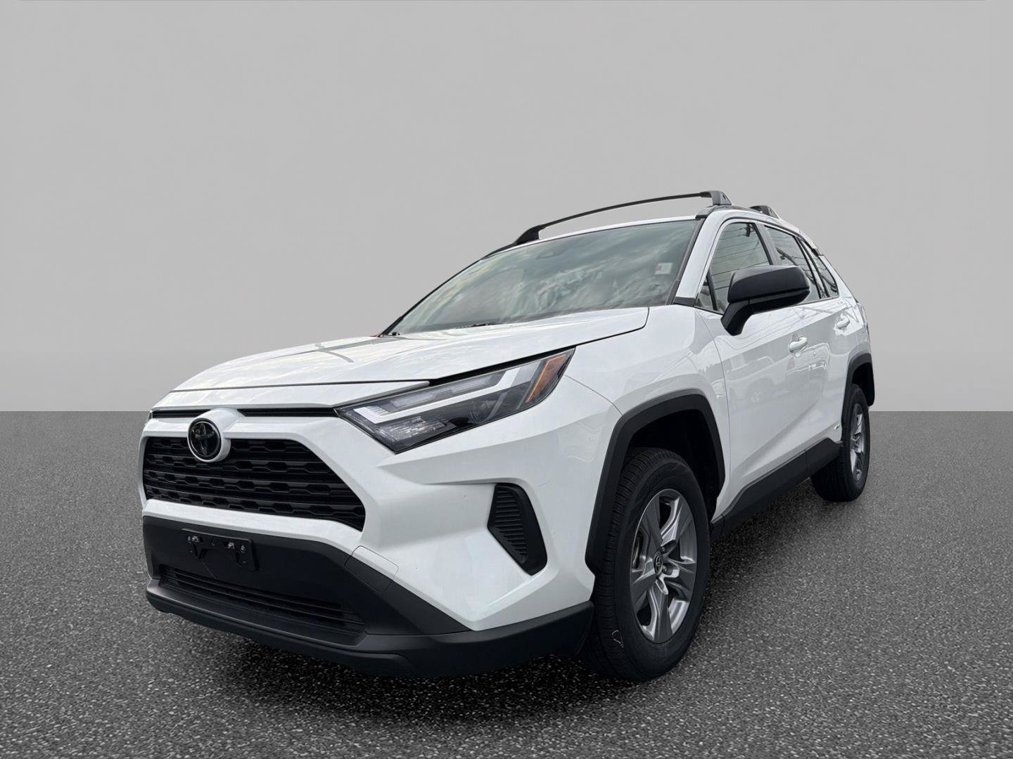 Used 2025 Toyota RAV4 LE AWD/4WD image 1