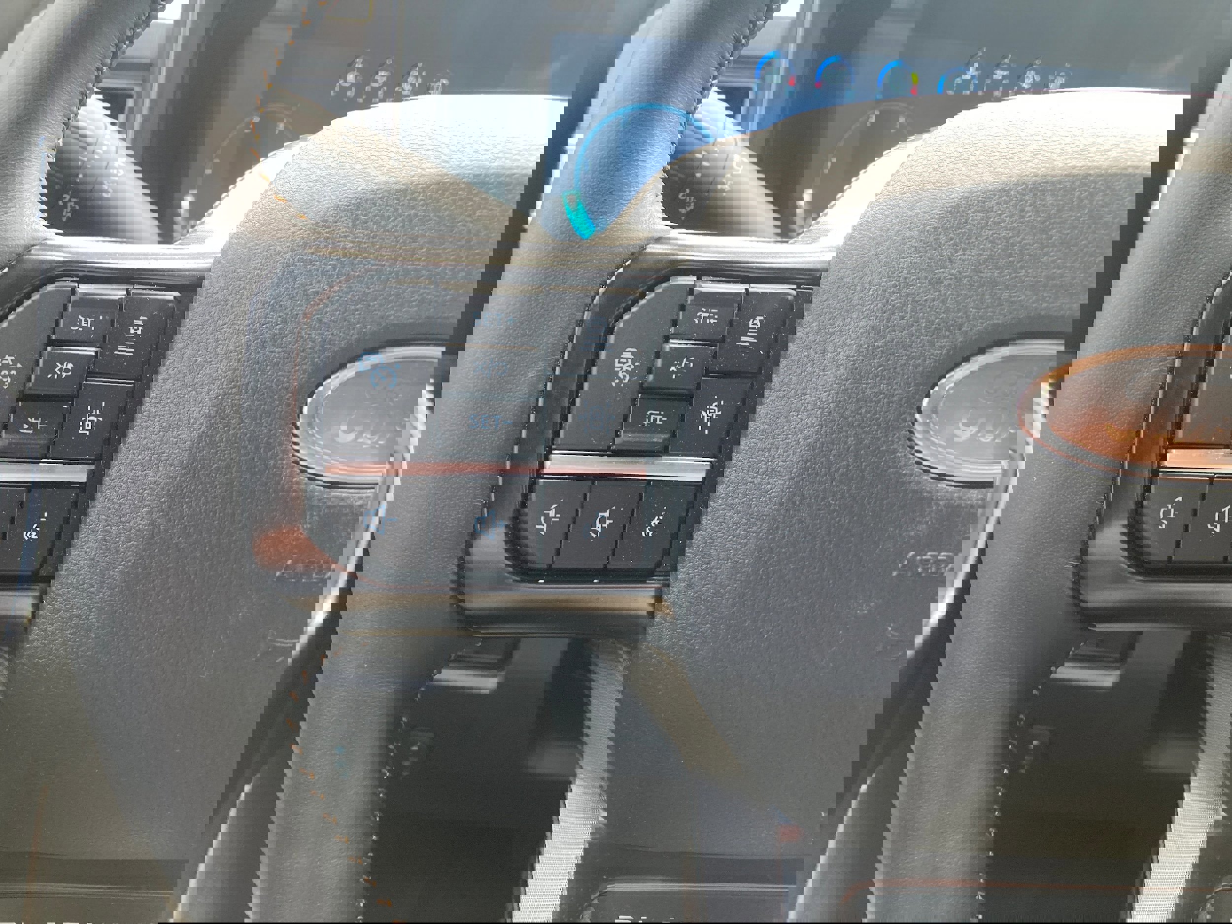 Certified 2024 Ford F350 Platinum w/ FX4 Off-Road Package image 26