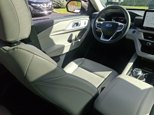 Certified 2025 Ford Explorer Active w/ Active Comfort Package AWD/4WD image 17