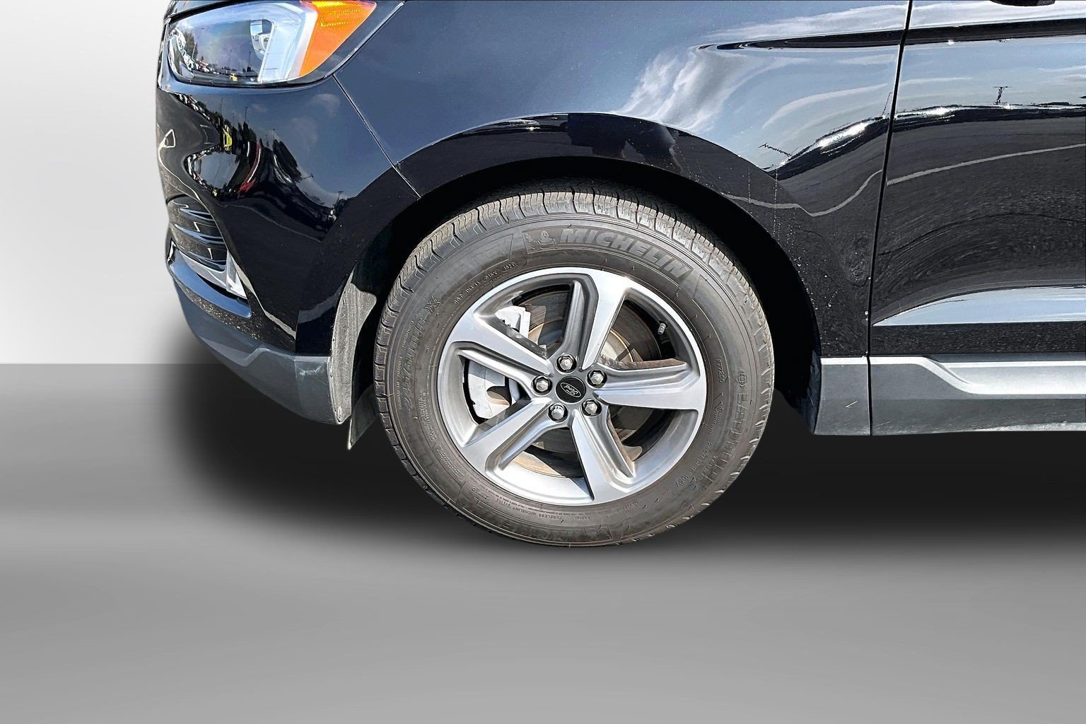 Certified 2024 Ford Edge SEL w/ Convenience Package AWD/4WD image 3