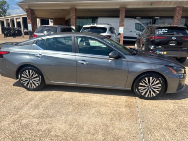 Used 2023 Nissan Altima 2.5 SV FWD image 7