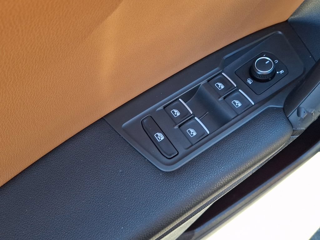 Used 2019 Volkswagen Tiguan SE FWD image 25