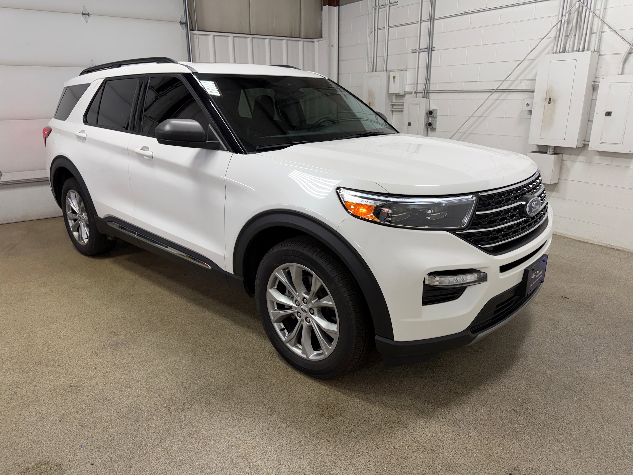 Certified 2023 Ford Explorer XLT w/ Equipment Group 202A AWD/4WD image 4