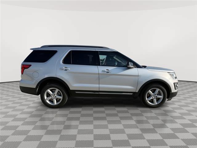 Certified 2017 Ford Explorer XLT w/ Equipment Group 202A AWD/4WD image 10