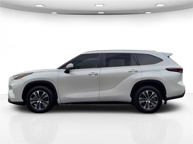 Used 2024 Toyota Highlander XLE AWD/4WD image 9