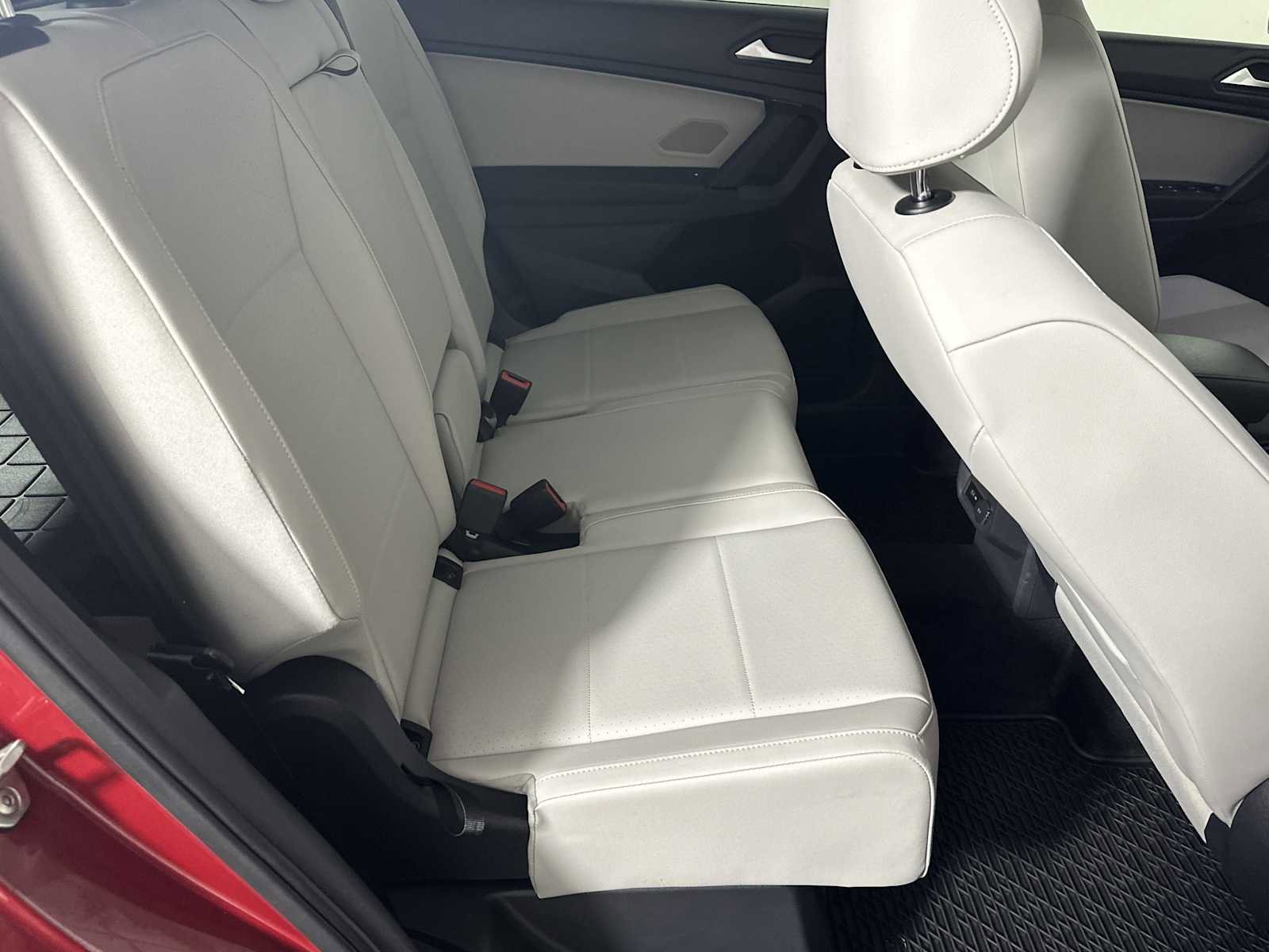 Used 2019 Volkswagen Tiguan SE w/ Panoramic Sunroof Package FWD image 18