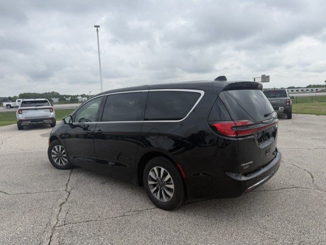 Used 2025 Chrysler Pacifica Select FWD image 7