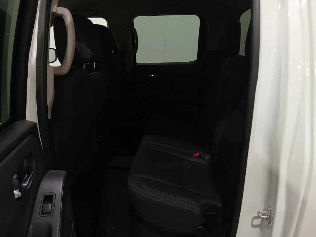 Used 2024 Nissan Frontier SV image 14