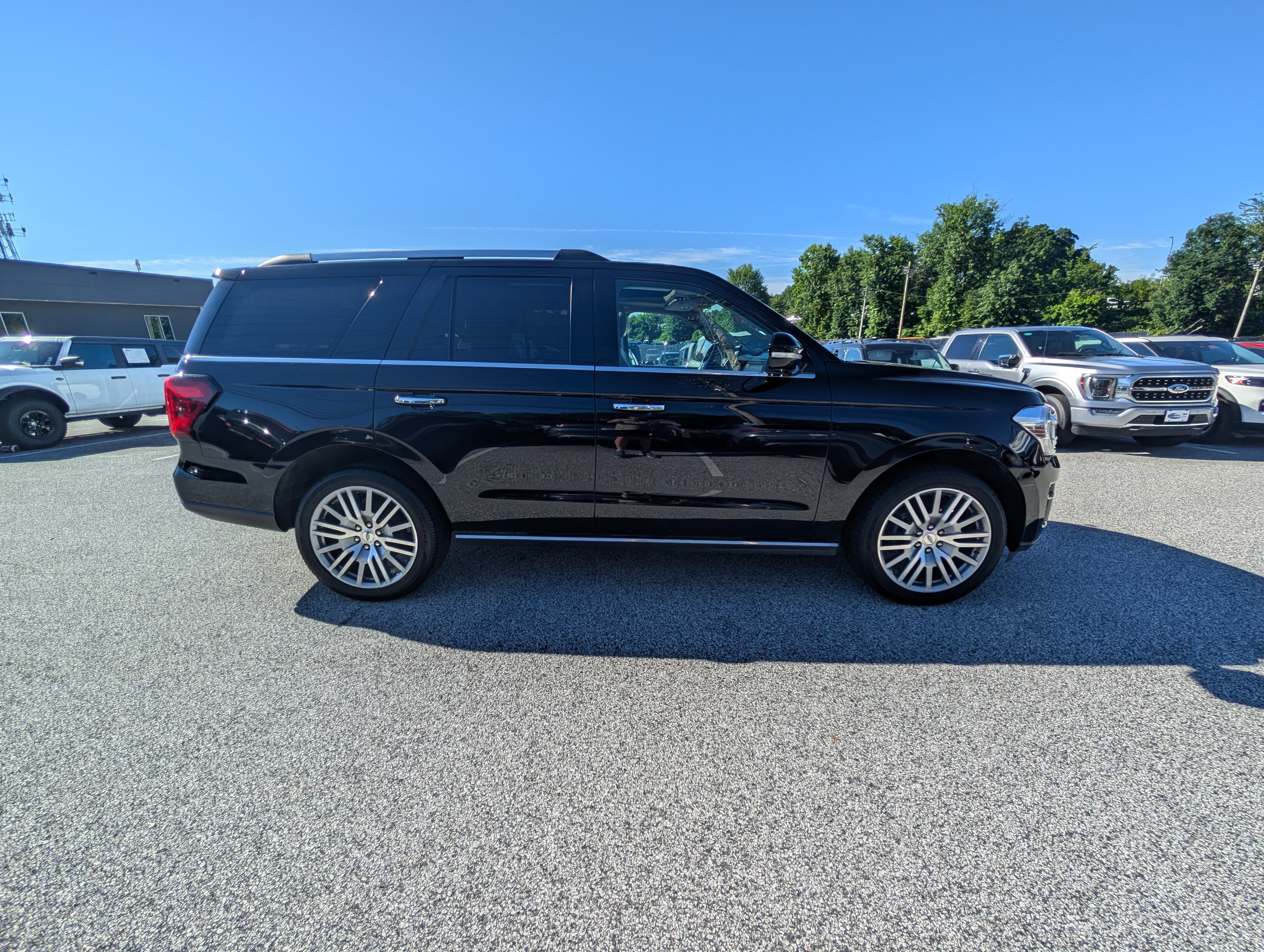 Certified 2022 Ford Expedition Limited AWD/4WD image 8