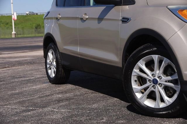 Certified 2017 Ford Escape SE w/ SE Cold Weather Package AWD/4WD image 3