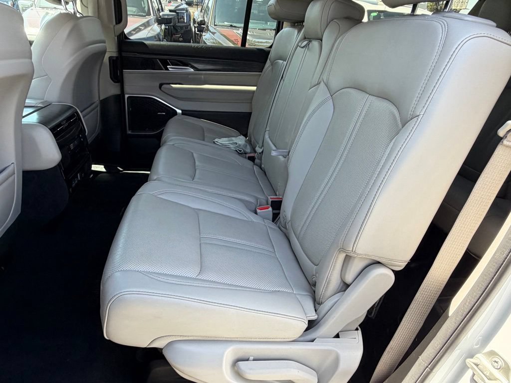 Used 2024 Jeep Wagoneer L Series II w/ Flexible Seating Group AWD/4WD image 38