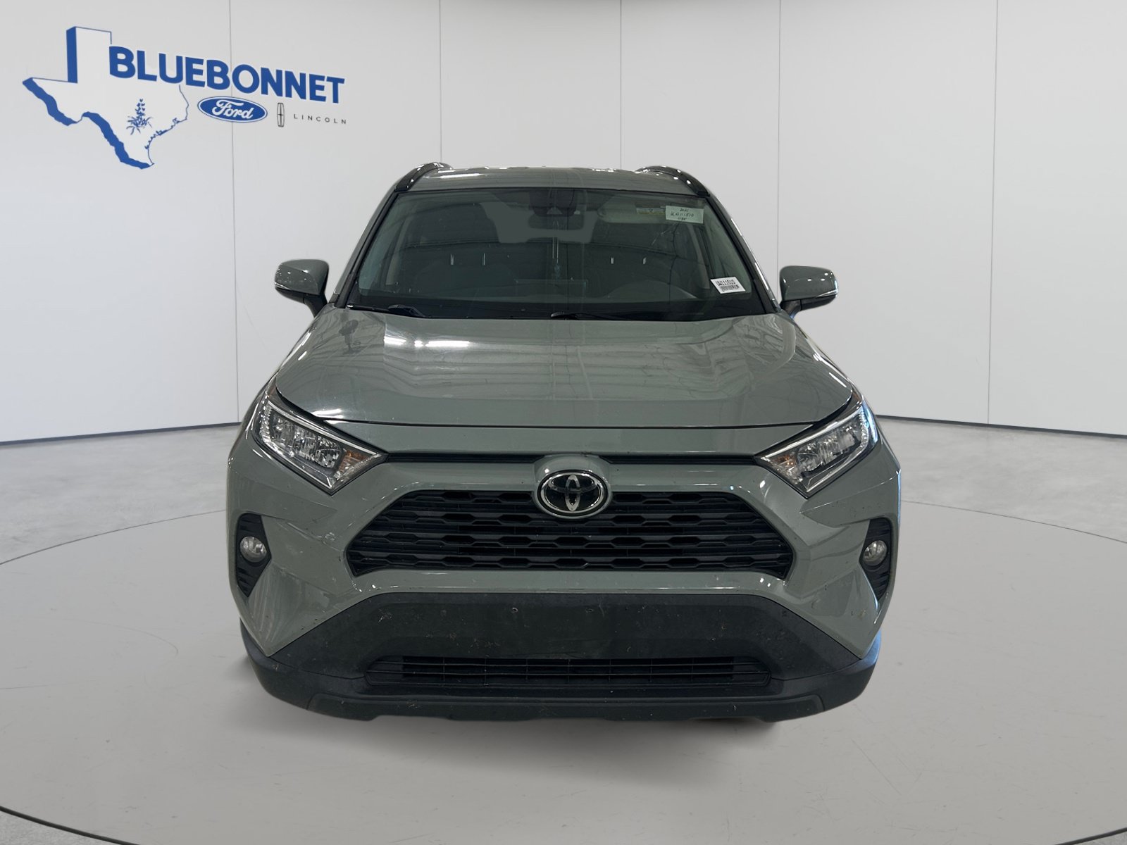 Used 2021 Toyota RAV4 XLE FWD image 2