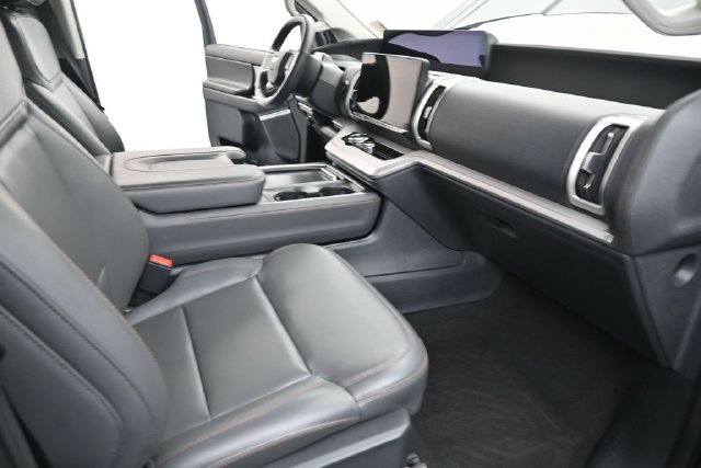 Certified 2025 Ford Expedition Active AWD/4WD image 31