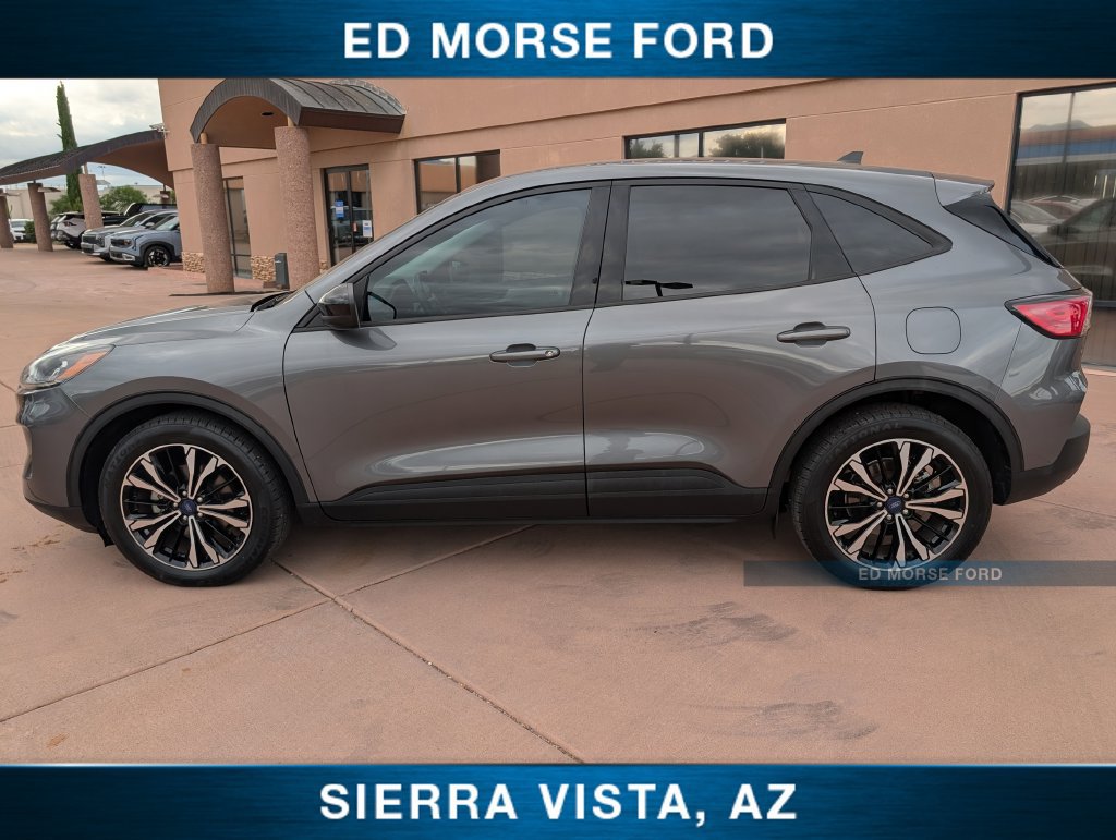 Certified 2022 Ford Escape SE w/ SE Sport Appearance Package FWD image 2