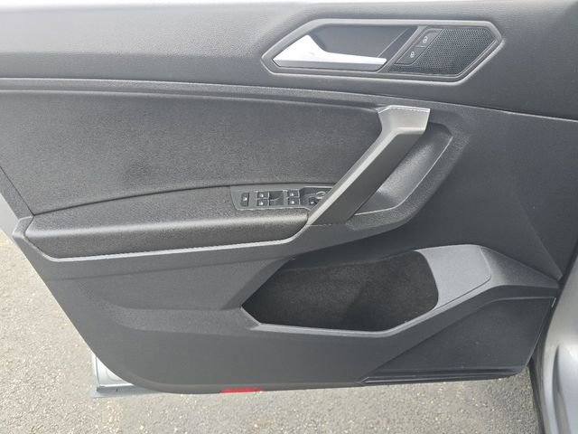 Used 2021 Volkswagen Tiguan SE image 24
