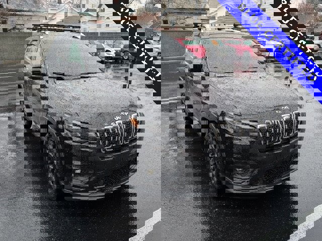 Used 2019 Jeep Cherokee Latitude Plus w/ Comfort/Convenience Group image 4