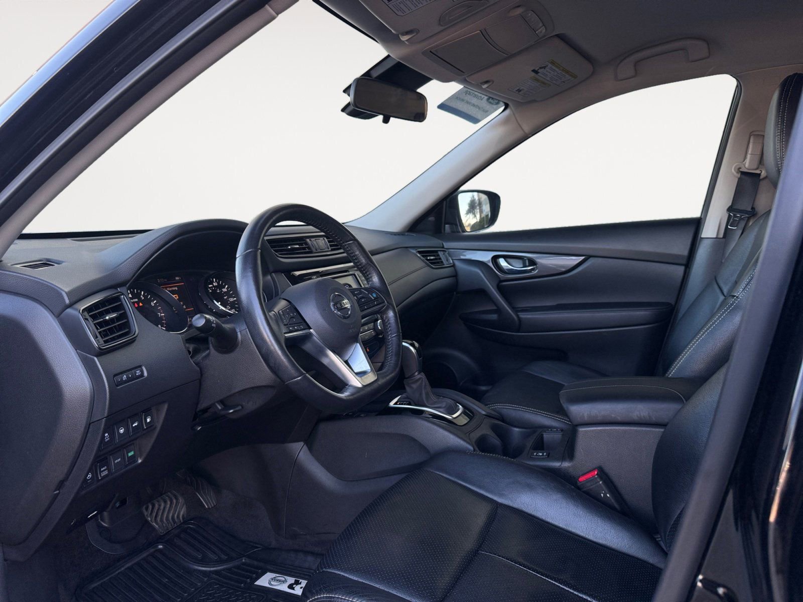 Used 2019 Nissan Rogue SV w/ Premium Package image 9