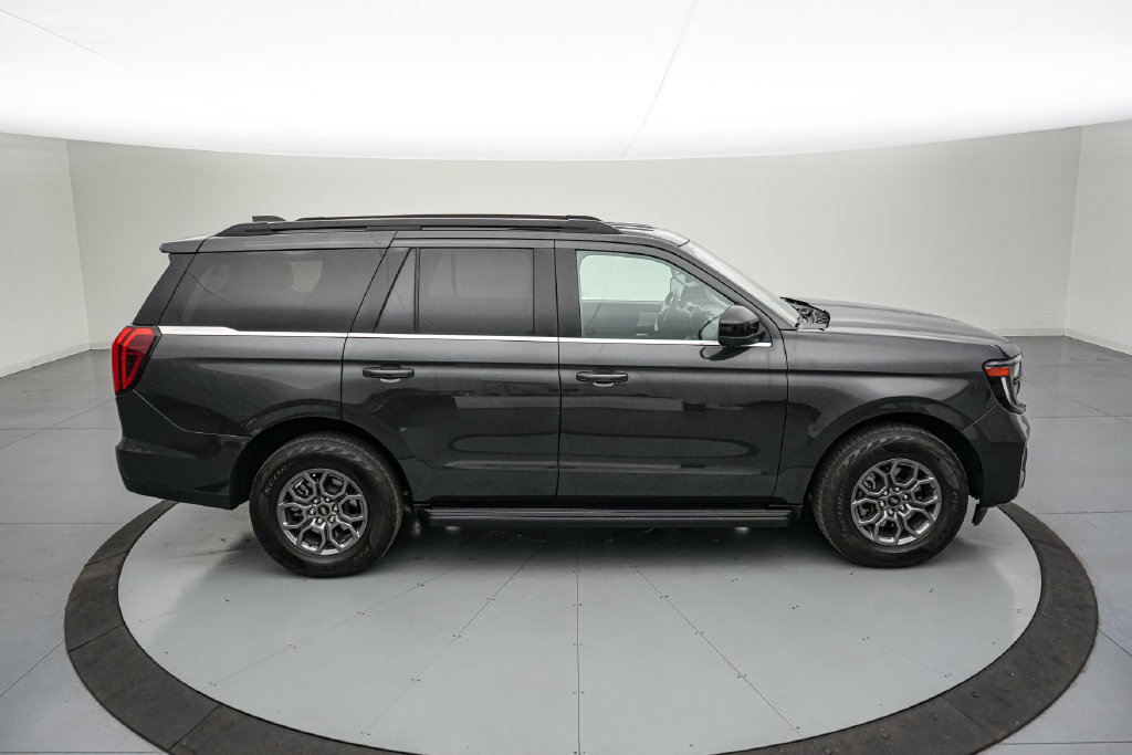 Certified 2025 Ford Expedition Active AWD/4WD image 3