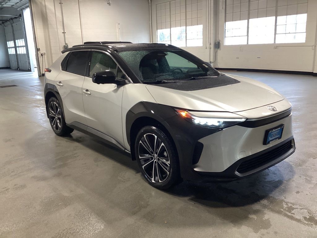 Used 2023 Toyota bZ4X AWD image 7