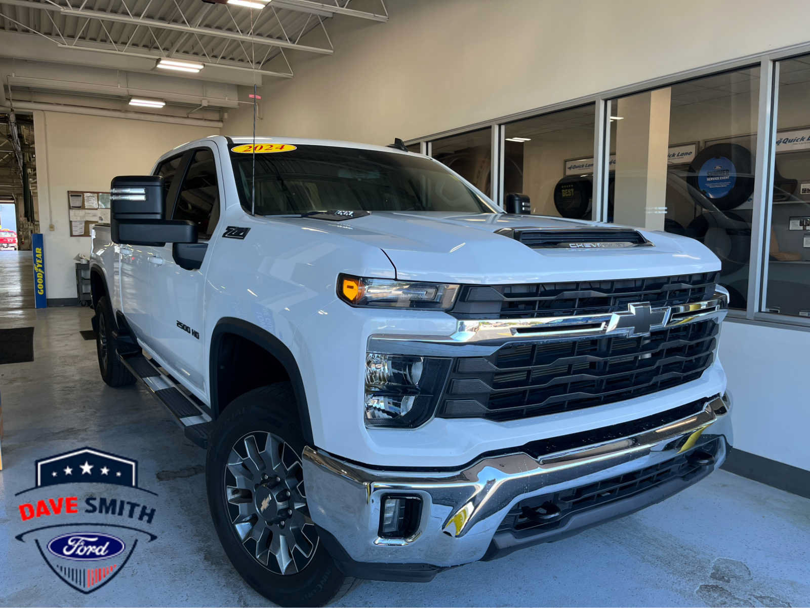 Used 2024 Chevrolet Silverado 2500 LT w/ Convenience Package AWD/4WD image 1