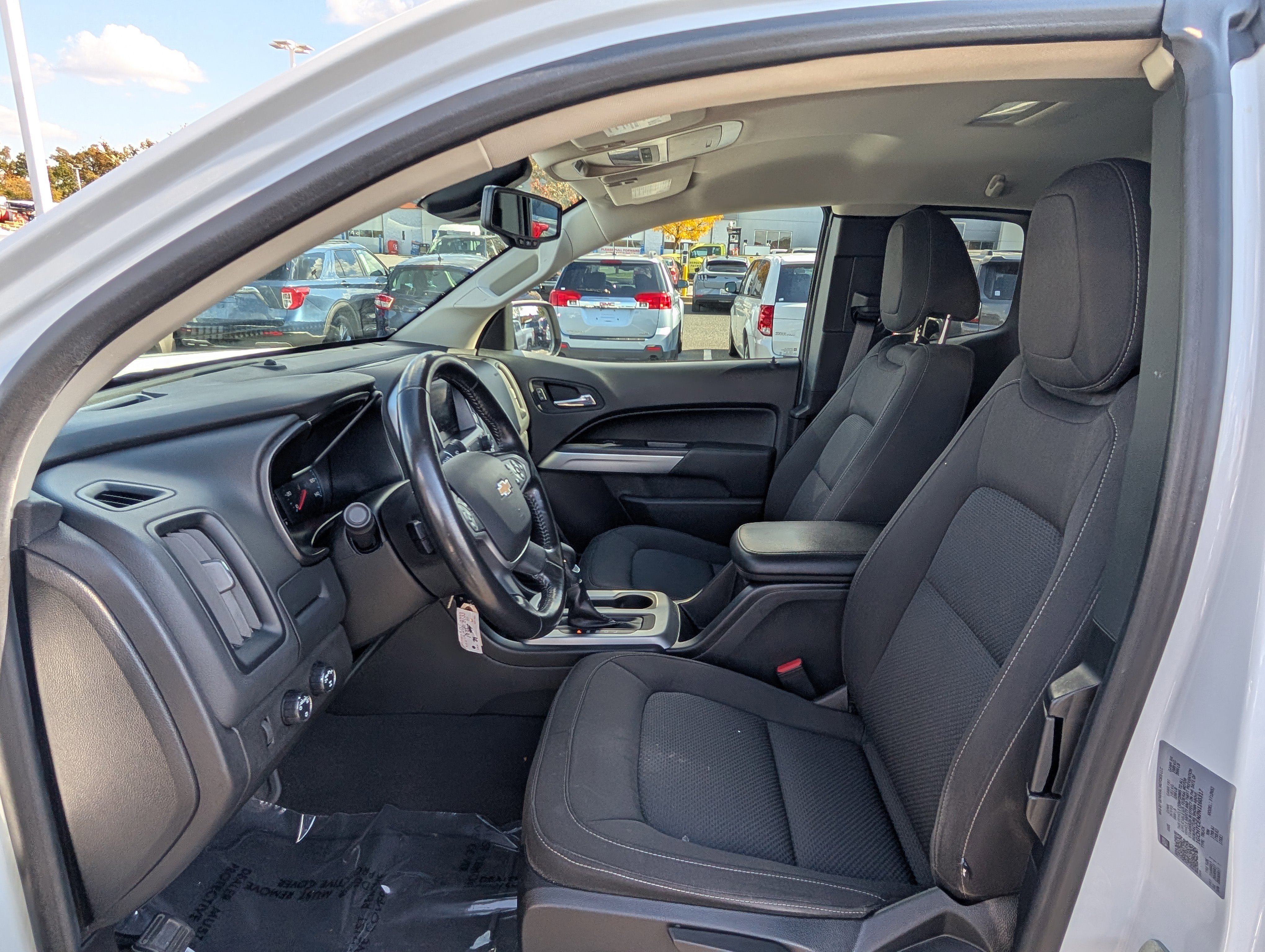 Used 2022 Chevrolet Colorado LT w/ Safety Package image 17