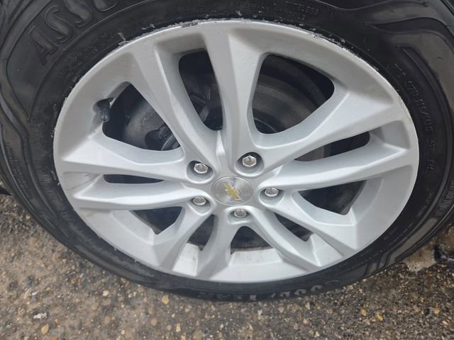 Used 2017 Chevrolet Malibu LT image 16