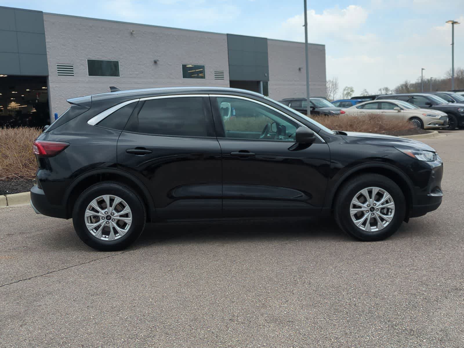 Certified 2023 Ford Escape Active AWD/4WD image 9