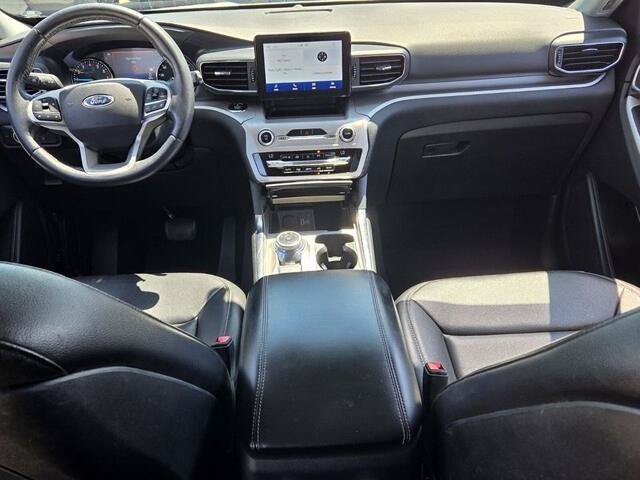 Certified 2020 Ford Explorer XLT w/ Equipment Group 202A RWD image 8
