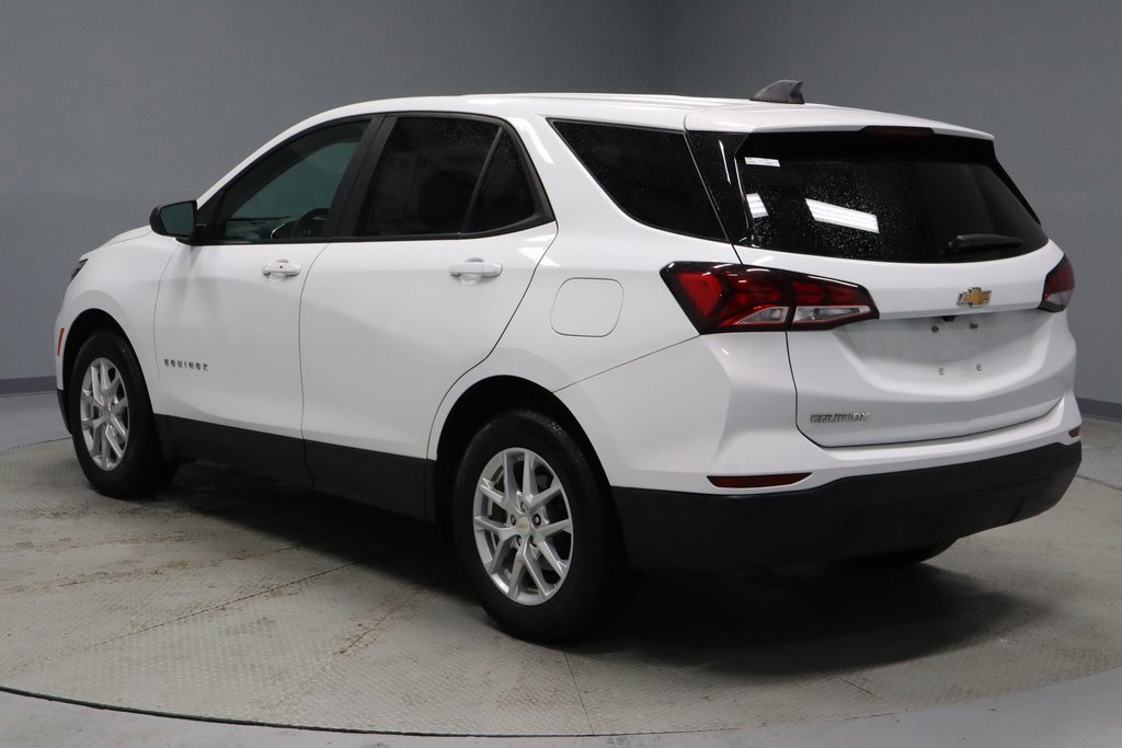 Used 2022 Chevrolet Equinox LS w/ LS Convenience Package image 3