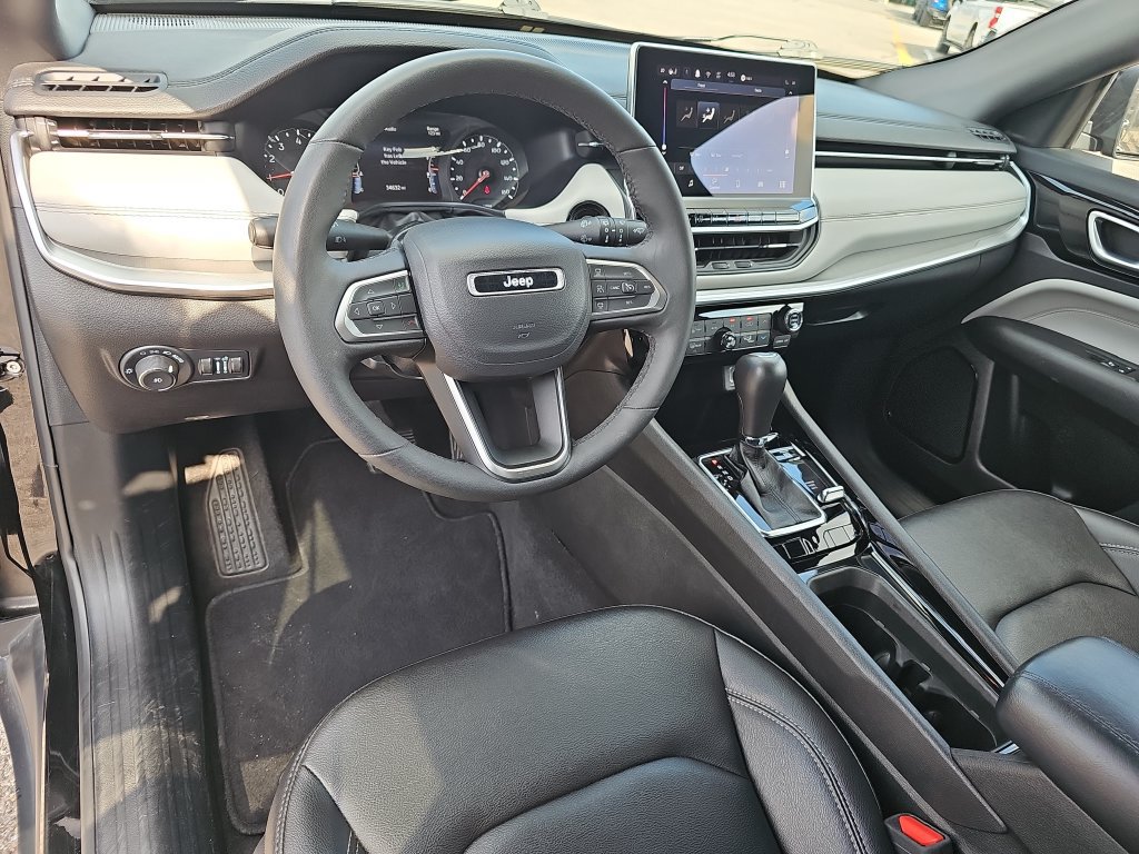 Used 2025 Jeep Compass Limited AWD/4WD image 15