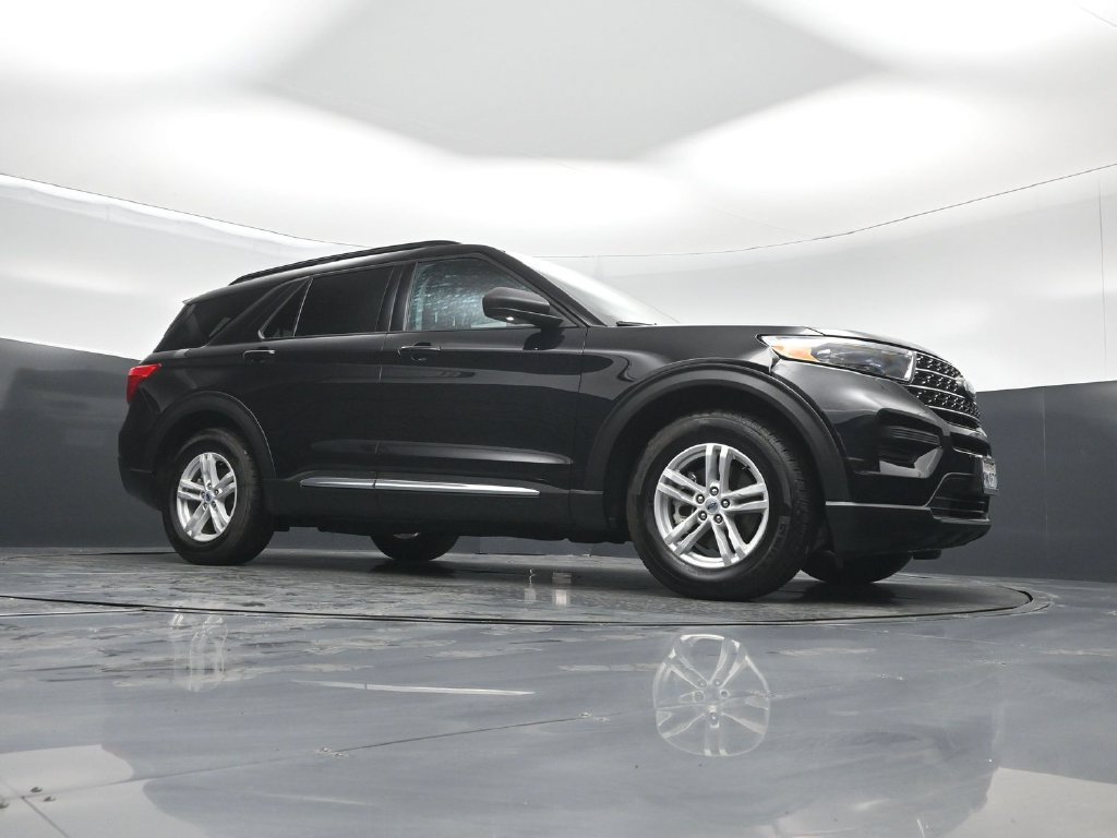 Certified 2024 Ford Explorer XLT RWD image 4