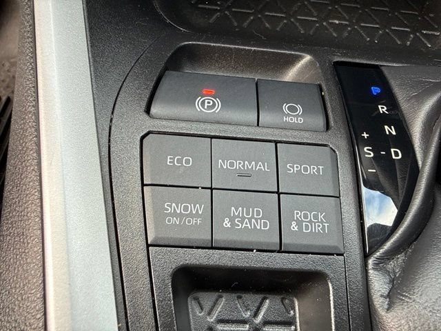 Used 2020 Toyota RAV4 XLE w/ All Weather Liner Package AWD/4WD image 31