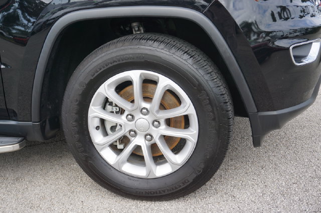 Used 2022 Jeep Grand Cherokee Laredo E RWD image 32