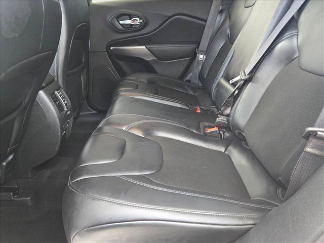 Used 2020 Jeep Cherokee Latitude Plus w/ Cold Weather Group FWD image 16
