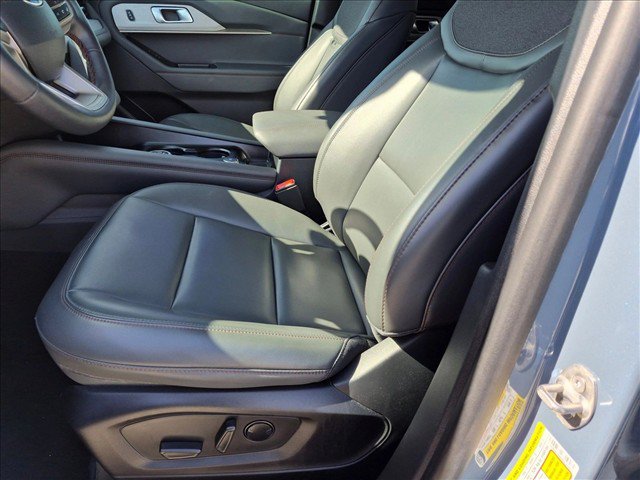 Certified 2025 Ford Explorer Active w/ Active Comfort Package RWD image 14