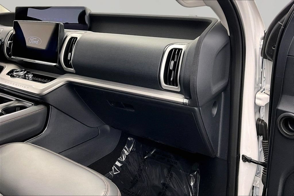Certified 2025 Ford Expedition Active AWD/4WD image 17