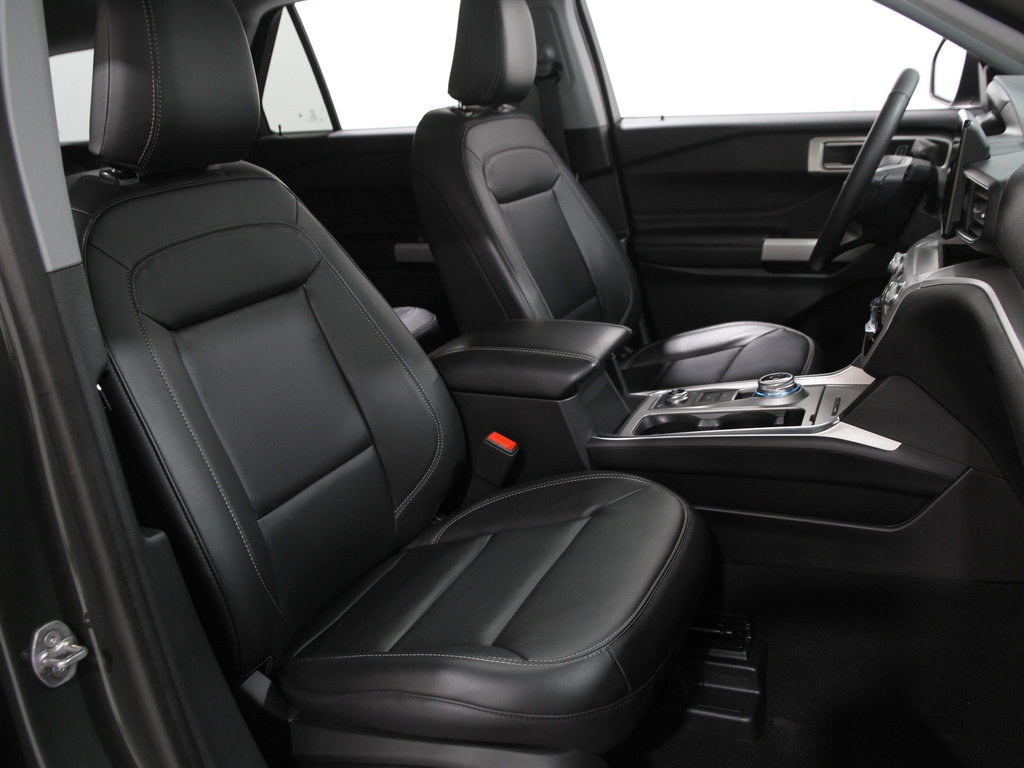 Certified 2023 Ford Explorer XLT w/ Equipment Group 202A image 18