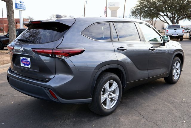 Used 2024 Toyota Highlander LE image 11