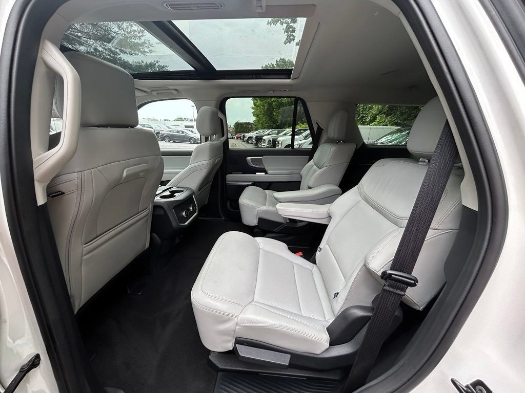 Certified 2025 Ford Expedition Platinum w/ Driver's Package AWD/4WD image 26