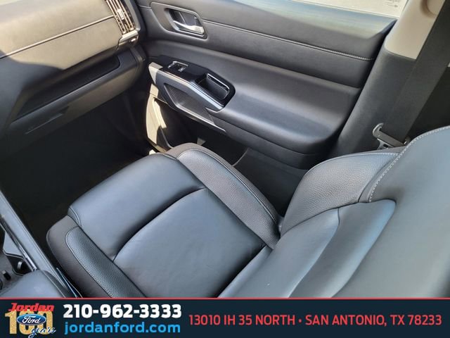 Used 2023 Nissan Pathfinder SL FWD image 15