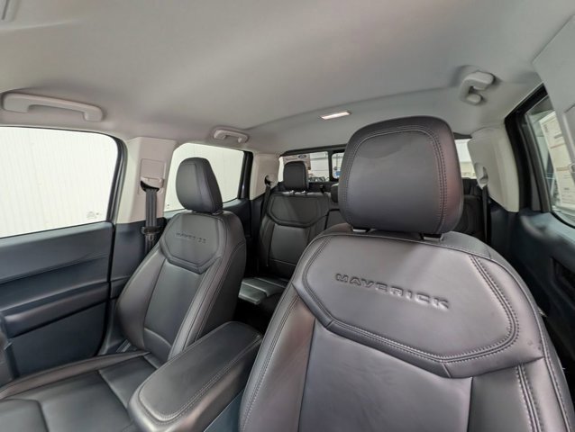 Certified 2025 Ford Maverick Lariat w/ Black Appearance Package image 9