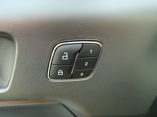 Certified 2025 Ford Bronco Sport Outer Banks w/ Outer Banks Tech Package+ AWD/4WD image 23