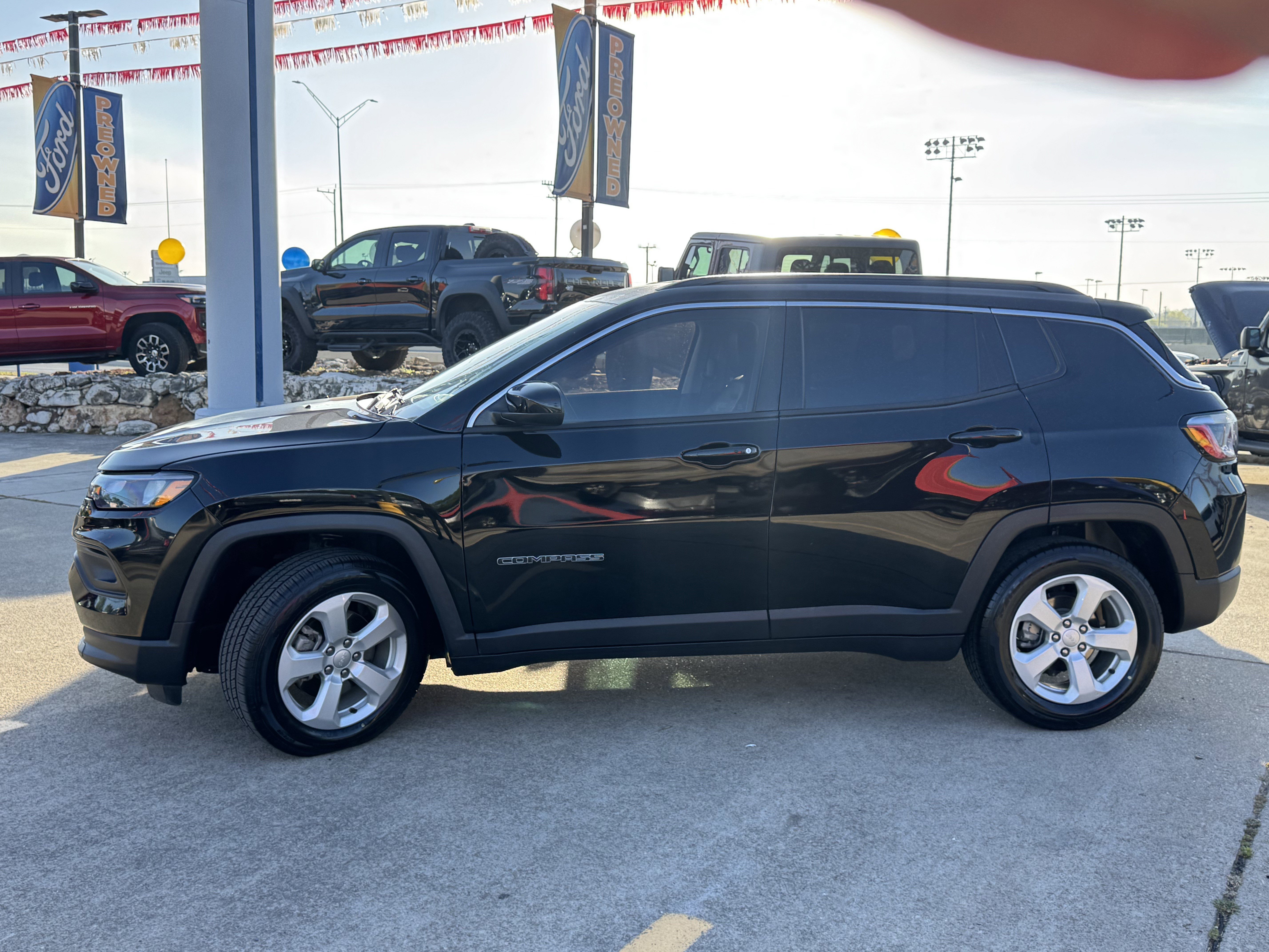 Used 2022 Jeep Compass Latitude image 9